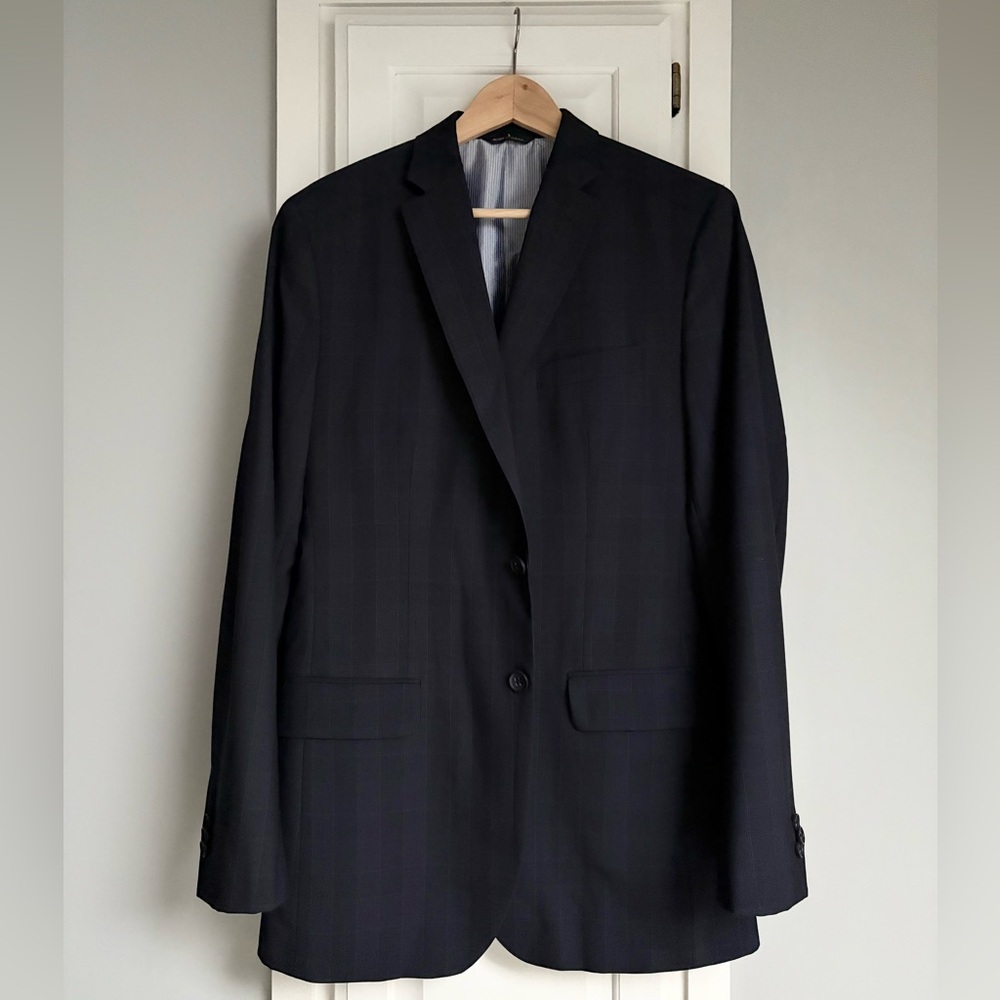 Banana Republic || Tailored Suit Jacket in Navy Plaid